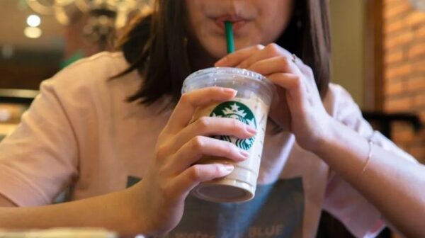 Starbucks продаёт контрольный пакет акций китайского бизнеса