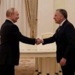Без змін: про що говорив путін з посланцями президента США