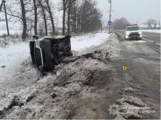 Маршрутка &laquo;посковзнулася&raquo; на&nbsp;Сумщині: вісім постраждалих (фото)