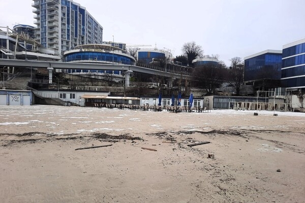 Загрязнение на пляже "Чайка" в Одессе: в море несколько месяцев стекали стоковые воды Загрязнение на пляже "Чайка" в Одессе: в море несколько месяцев стекали стоковые воды