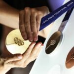 Вдвічі дорожче, ніж у Парижі-2024: скільки коштують золоті олімпійські медалі зимових Ігор-2026 (відео)