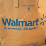 Walmart выплатит $100 млн за введение водителей-курьеров в заблуждение